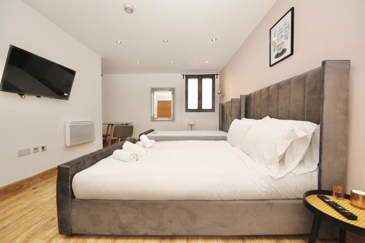 Edgware Hub Hotel London Exterior photo
